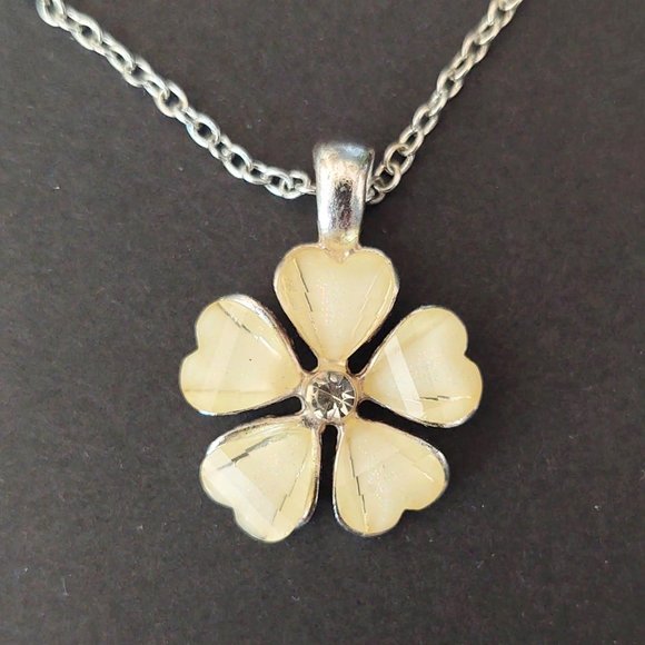 Cream flower pendant necklace with cz center and silver accents - Picture 6 of 12